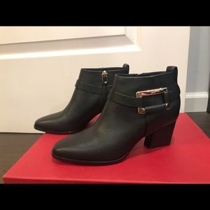 SOLD! NWT Roger Vivier Sky Scraper Bootie,BLK,35.5